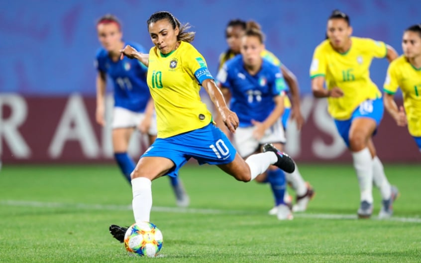 A atacante Marta, eleita cinco vezes melhor do mundo, ainda não conseguiu conquistar uma Copa do Mundo pela Seleção Brasileira. Foi vice-campeã em 2007.