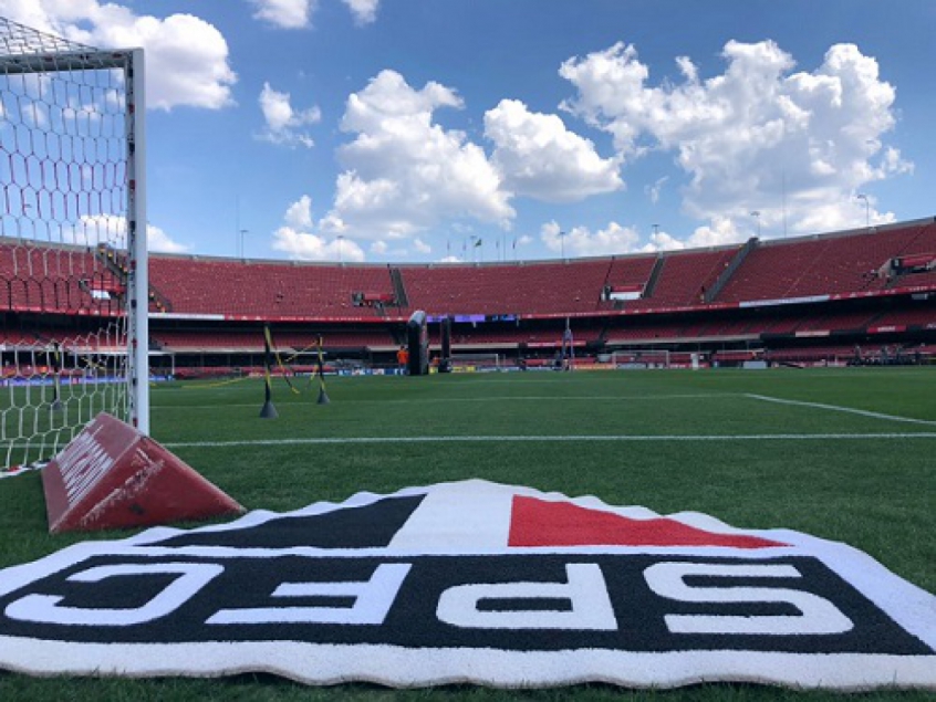 O São Paulo decidiu paralisar as atividades de futebol profissional e também do futebol feminino por tempo indeterminado nesta segunda-feira (16). O clube já havia interrompido os exercícios nas categorias de base.