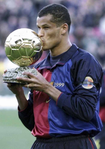 É inegável que Rivaldo viveu seu auge no Barcelona, onde foi eleito o melhor do mundo em 1999. E sua média de gols no clube catalão é pouco superior à que teve no Verdão: 0,53 gol por jogo no Barça (136 gols em 253 partidas entre 1997 e 2002), e 0,52 no Verdão (68 gols em 129 jogos).