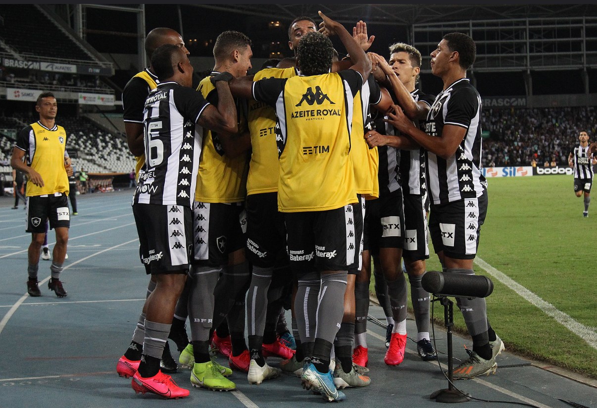 Com um bom primeiro tempo, o Botafogo venceu o Paraná por 1 a 0, na noite desta terça-feira, pelo jogo de ida da terceira fase da Copa do Brasil. Os destaques do Glorioso na partida foram Gatito Fernández, que fez boas defesas para garantir o triunfo, e Luiz Fernando, que marcou o gol do time. Confira todas as notas do LANCE! (por David Nascimento).