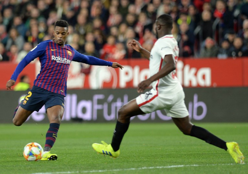 ESQUENTOU - O Wolverhampton, da Inglaterra, está perto de acertar a contratação do lateral-direito Nelson Semedo, do Barcelona. De acordo com informações da 'Sky Sports', o clube catalão tem interesse na venda do português para fazer caixa e investir em novos nomes no mercado de transferências.