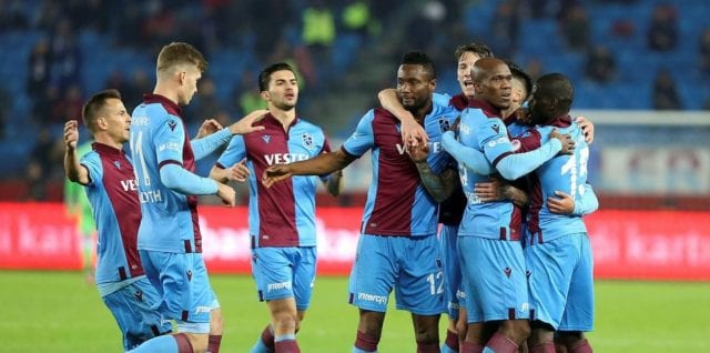 Turquia - Trabzonspor e Istanbul Basaksehir são os dois primeiros colocados do campeonato e representariam o país na próxima edição do torneio Europeu.