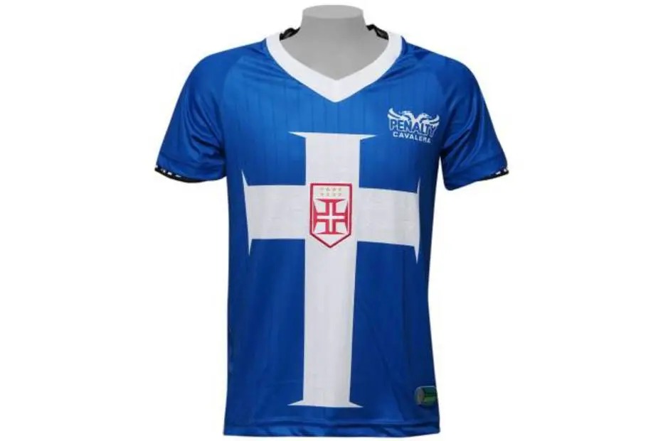A camisa azul do Vasco, lançada em 2012, causou tanta polêmica que houve tentativa por parte dos sócios de proibir seu uso. O estatuto do clube não permitia uniformes fora das cores do time.