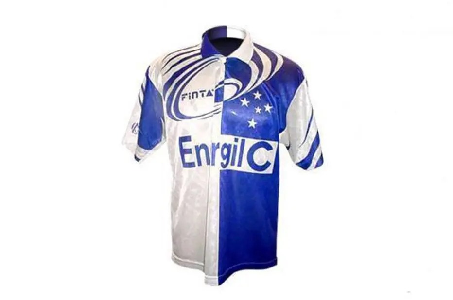 Em 1996, mais uma camisa polêmica foi a do Cruzeiro. A Raposa lançou pela primeira vez uma terceira camisa. A torcida ficou dividida pelos desenhos estranhos.