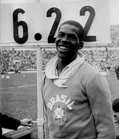 Adhemar Ferreira da Silva foi bicampeão olímpico do salto triplo, com medalhas conquistadas nas Olimpíadas de 1962 e 56. Em 2003, dois anos após a sua morte, sua filha Adyel vendeu os dois prêmios para Roberto Gesta, então presidente da Confederação de Atletismo, por dificuldades financeiras.