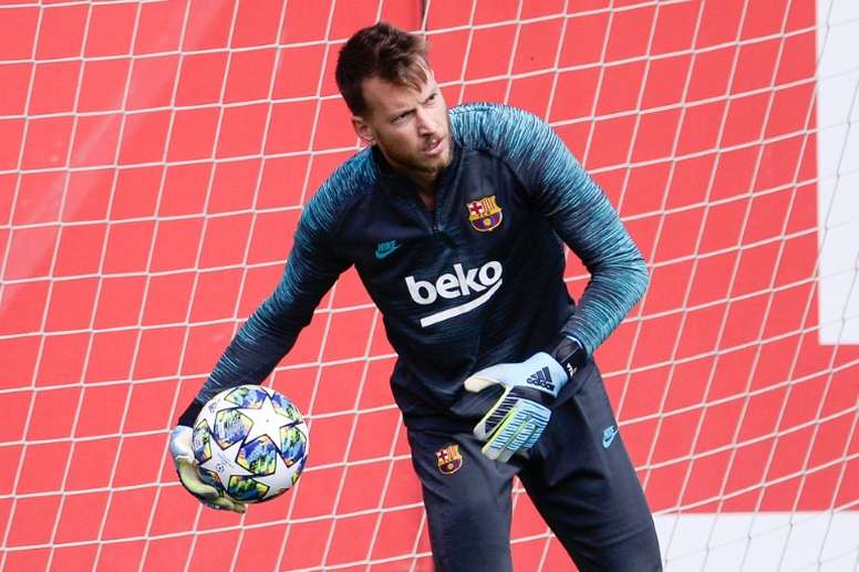 Neto é um goleiro de alto nível que atua bem pouco, afinal é reserva de Ter Stegen no Barcelona. Revelado pelo Athletico, ele acumula passagens por Fiorentina, Juventus e Valencia.