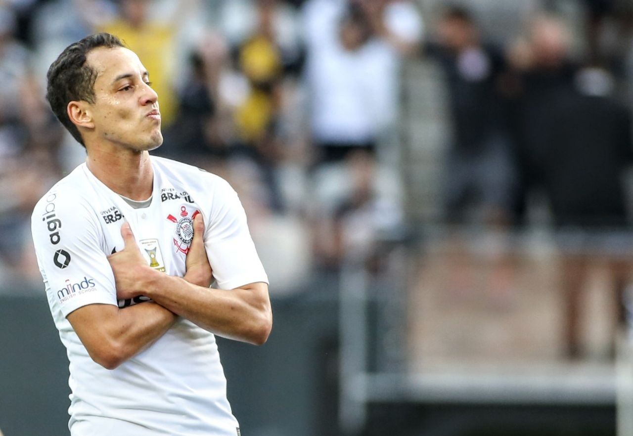 Rodriguinho é o 14º com mais assistências no Corinthians no século. Somando suas passagens entre 2013 e 2018, foram 21 passes para gol.