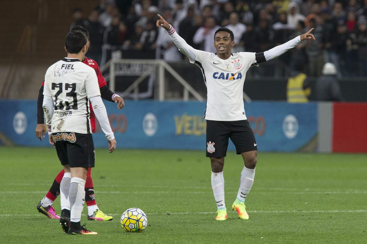 O Corinthians decidiu que transformará em crédito o que o torcedor gastou em ingressos para dois jogos, em Itaquera, que já tinham entradas vendidas. Não haverá reembolso. As partidas são válidas pelo Campeonato Paulista: o empate por 1 a 1 diante do Ituano, em 15 de março, realizada sem torcida para minimizar o risco de contágio, e o clássico contra o Palmeiras, inicialmente marcado para o último dia 22. A Federação Paulista de Futebol informou que todos os jogos serão realizados, mas ainda não há data prevista.