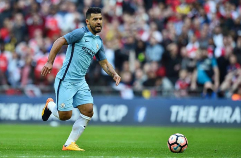 ESQUENTOU - Segundo o jornal 'Sport', que tem sede na região da Catalunha, o atacante Sergio 'Kun' Agüero, do Manchester City, aceitou reduzir seu salário para se transferir para o Barcelona.