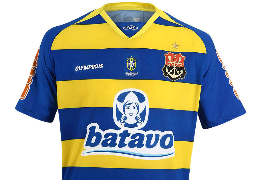 No fim de 2009, o Flamengo apresentou o novo uniforme, confeccionado pela Olympikus. Com faixas horizontais em azul e amarelo, tratava-se de uma homenagem ao uniforme usado pelo clube no começo de sua história.
