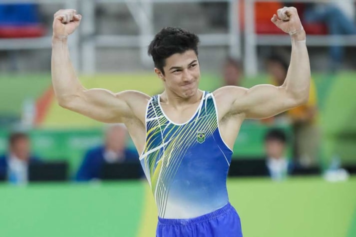 A ginástica artística já se prepara para os Jogos Olímpicos. No treino de pódio, o campeão mundial da barra fixa, Arthur Nory, treinou por quase 15 minutos no aparelho. Já o duas vezes medalhista olímpico Arthur Zanetti não fez sua apresentação nas argolas. 