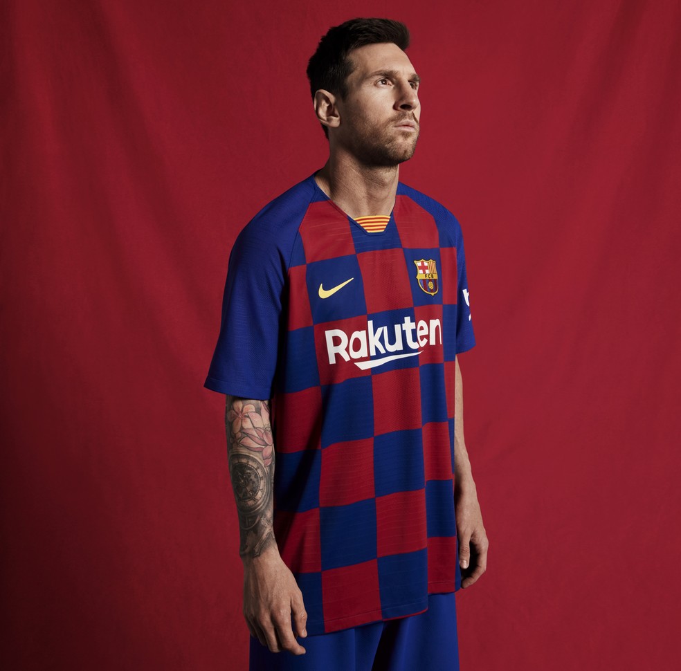 O Barcelona inovou e colocou sua camisa tradicional no modelo xadrez, assim como o uniforme da seleção da Croácia. 