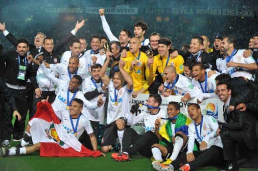 2) Corinthians (17 títulos): Apesar de viver má fase, o Timão também está em segundo com 17 títulos. Foram quatro Brasileiros (2005, 2011, 2015 e 2017), Série B (2008), Libertadores e Mundial (2012), Copa do Brasil (2002 e 2009), Recopa (2013), sete Campeonatos Paulistas (2001, 2003, 2009, 2013, 2017, 2018 e 2019) e um torneio Rio-São Paulo (2001). 