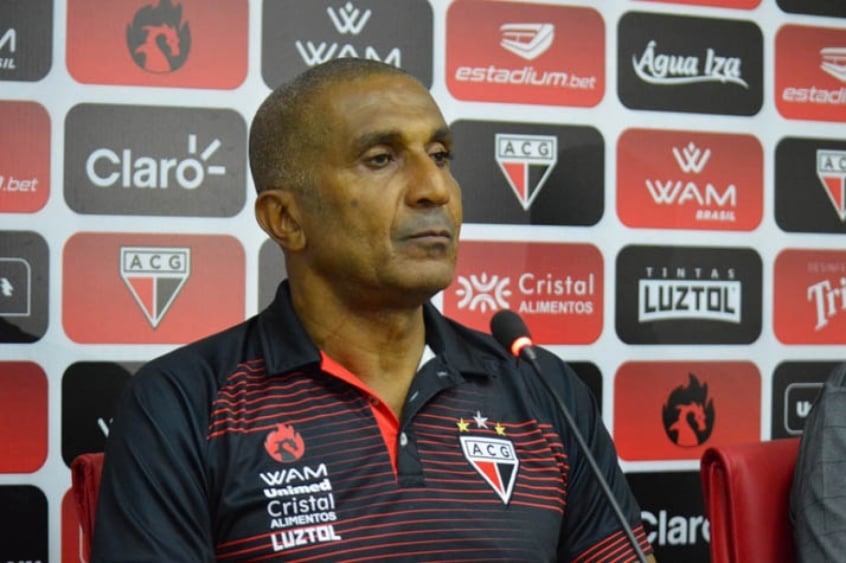 CRISTÓVÃO BORGES: último trabalho como treinador foi no Atlético-GO – livre no mercado desde fevereiro de 2020.