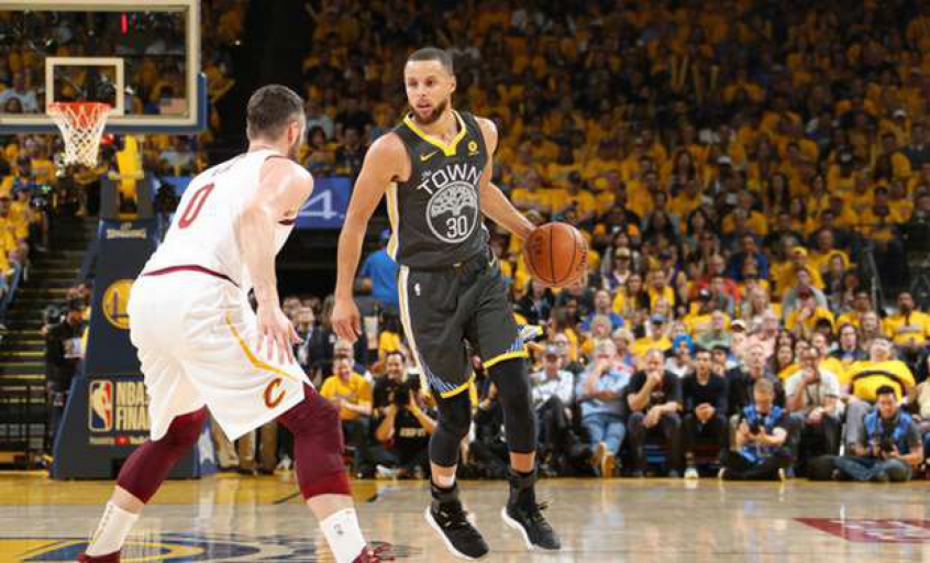 PODE CHEGAR: Golden State Warriors - Stephen Curry não precisa provar do que é capaz de fazer para ir longe com o Warriors mesmo sendo o único protagonista do time ao longo da temporada ao lado de Draymond Green. Agora com o retorno de lesão de Klay Thompson e as chegadas de Iguodala, Otto Porter Jr. e Bjelica, os Warriors podem voltar a ser uma potência e contar com os arremessos dos Splash Brothers para chegarem forte pelo título.