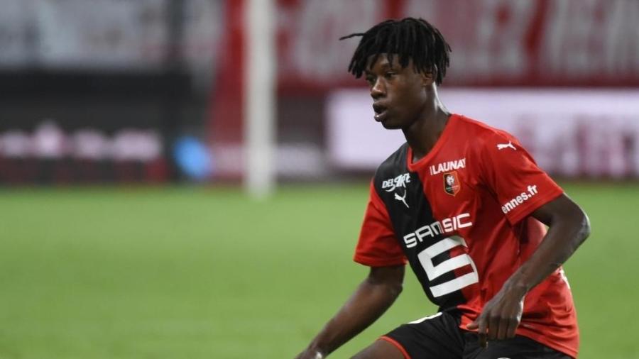 Eduardo Camavinga, meio-campista do Rennes, tem 17 anos e é avaliado em 53 milhões de euros (cerca de R$ 289 milhões).