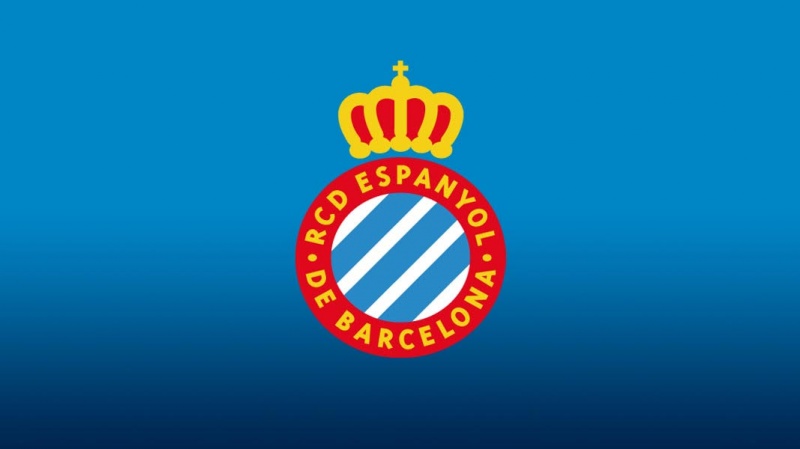 O Espanyol confirmou, por meio de um comunicado oficial em suas redes sociais, que seis membros do seu staff, entre eles jogadores, estão com a doença. Todos se encontram com sintomas leves.
