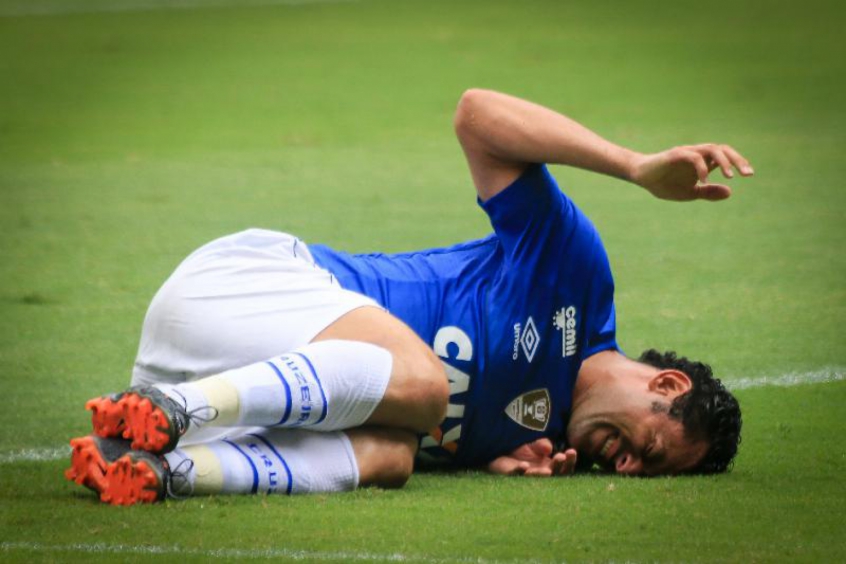 O atacante Fred, atualmente em litígio com o Cruzeiro e sem equipe, também sofre com lesões. Ele rompeu o ligamento do joelho direito em 2018, já sofreu fratura no metatarso do pé direito (ficou fora da Copa América de 2007), tendinite no joelho, problemas musculares, entre outros.