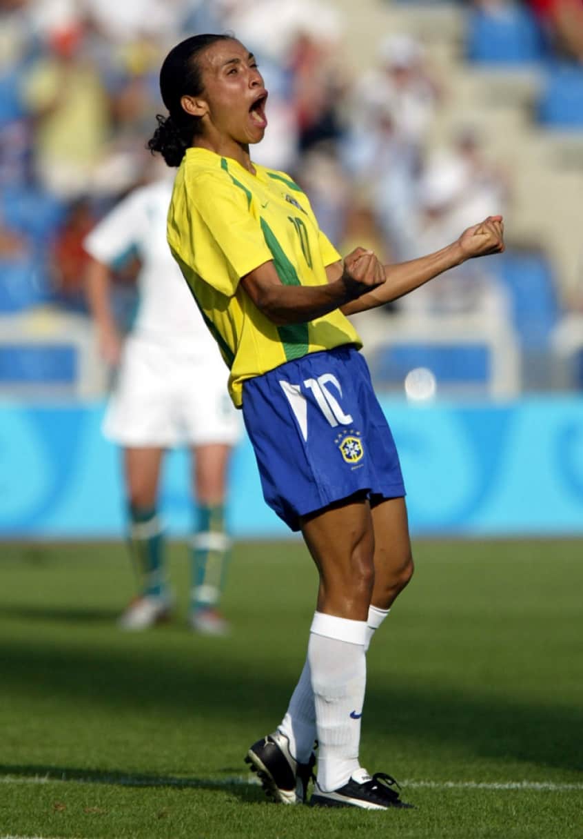 O Maracanã lotado viu Marta comandar o título pan-americano, em 2007. A Rainha é a única mulher com pés eternizados no estádio, mas ela também refez o molde. Parte do acervo esteve perdido por anos. 