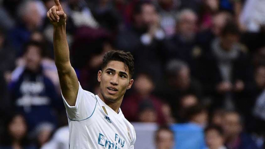 ESQUENTOU: Destaque no Borussia Dortmund, lateral-direito Achraf Hakimi despertou o interesse da Inter de Milão. De acordo com a “Sky Sports”, o clube italiano fará uma oferta de 40 milhões de euros – cerca de R$ 245 milhões, na cotação atual – pelo jovem de 21 anos, que pertence ao Real Madrid, da Espanha.