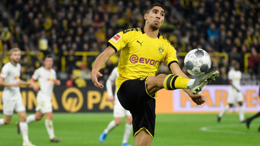 MORNO - O Paris Saint-Germain está interessado na contratação de Hakimi, do Dortmund. segundo o portal “PSG Talk”. Juventus e Chelsea também estão interessados no lateral. 