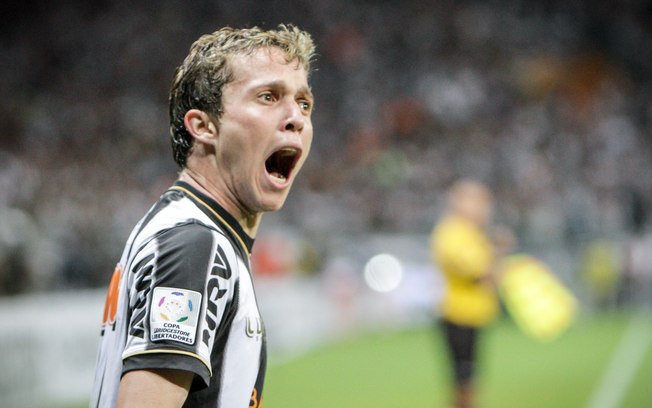 Bernard (Atlético-MG) - Em 21 de novembro de 2012, Bernard jogou sua primeira partida com a camisa da Seleção Brasileira, num jogo contra a Argentina, válido pelo Superclássico das Américas. Destaque no Galo ao lado de Ronaldinho Gaúcho, o meia foi vendido para o Shakhtar em 2013 e atualmente está no Everton, da Inglaterra. 