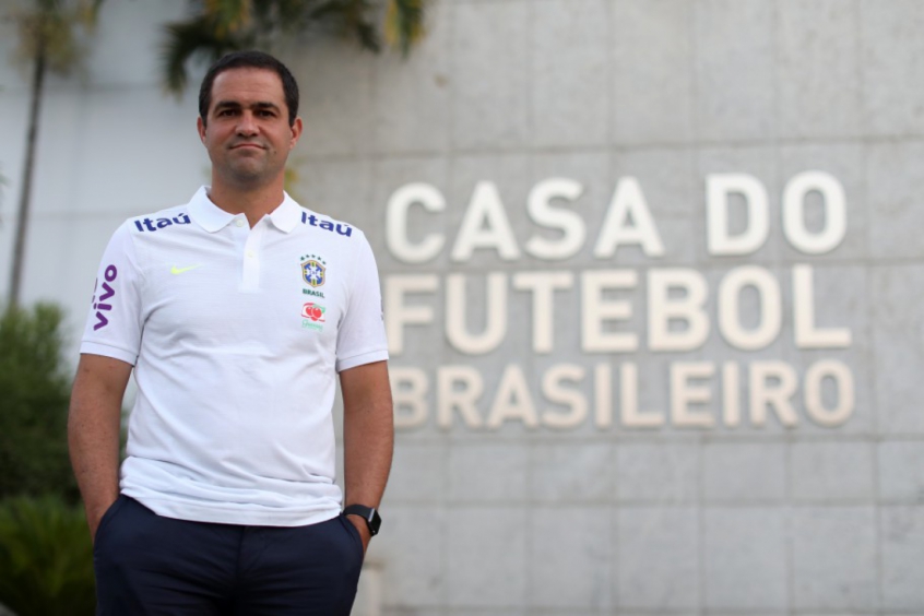 Treinador de base no Brasil e que foi promovido pelo São Paulo para treinar a equipe principal, Jardine foi campeão olímpico com o Brasil na Olimpíada de Tóquio e atualmente está no Atlético San Luis, do México.