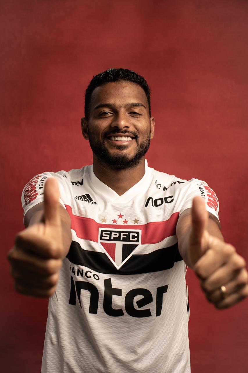 REINALDO - São Paulo (C$ 14,71) - Sempre regular no Cartola, teve boas pontuações nas duas partidas que fez (11.00 com assistência e um jogo sem sofrer gol e 8.60 com gol marcado). O Tricolor Paulista é favorito contra o Bahia, no Morumbi, e com isso podemos novamente ver uma boa pontuação do lateral.