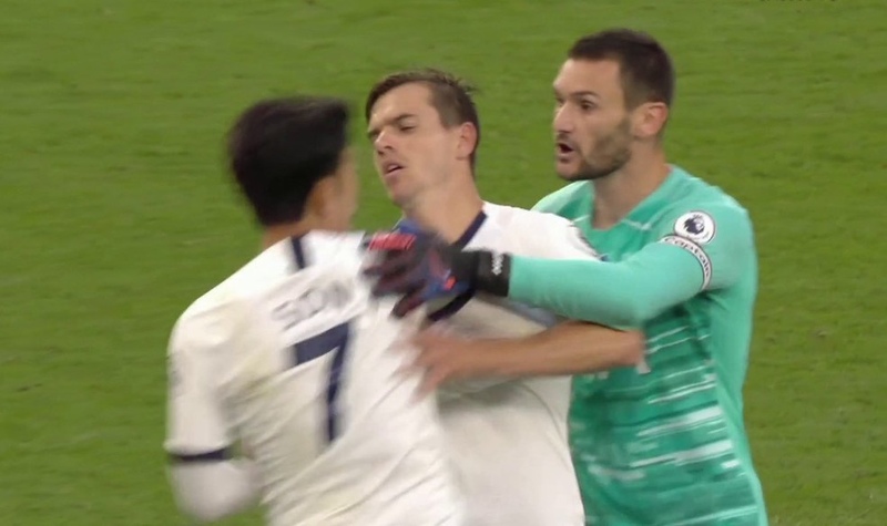 Uma confusão entre o francês Lloris e o sul-coreano Son chamou atenção na vitória do Tottenham sobre Everton, por 1 a 0, pela Premier League. Os atletas quase chegaram às vias de fato e tiveram que ser contidos.