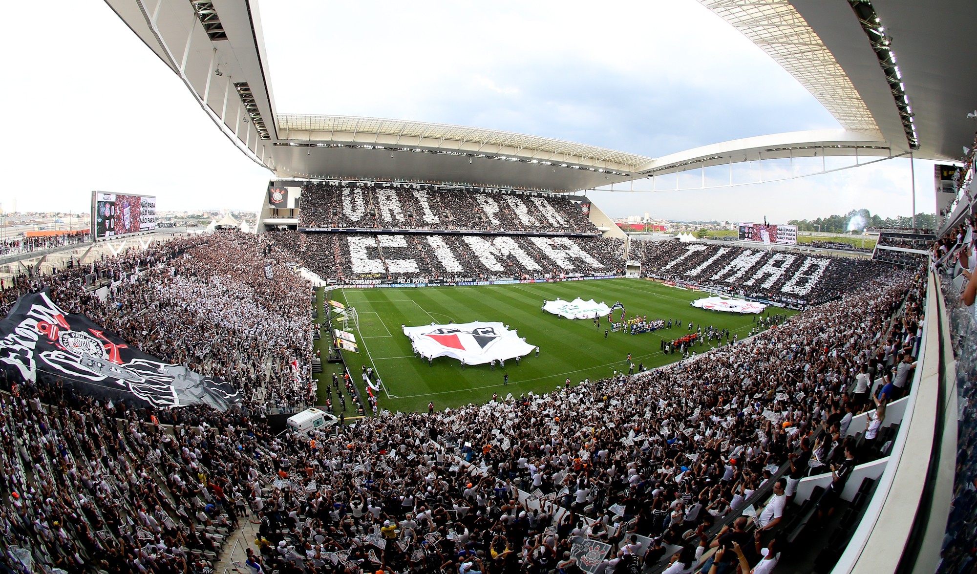 O jogo que teve o maior público até hoje na Arena foi a final do Paulistão de 2019, no Majestoso contra o São Paulo, no dia 21 de abril. No total foram 46.903 presentes, sendo 46.481 pagantes. O Corinthians venceu o rival por 2 a 1, com gols de Danilo Avelar e Vagner Love.