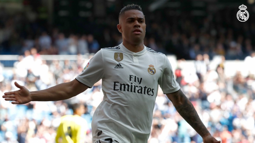 ESQUENTOU - O West Ham quer a contratação de Mariano Díaz. Sem muitas oportunidades na temporada, o atacante é visto como o substituto para Sébastien Haller, que se transferiu para o Ajax. A informação é do "Daily Mail". O jornal ainda indica que Mariano gostaria de jogar a Premier League e uma ida à Inglaterra não está descartada.