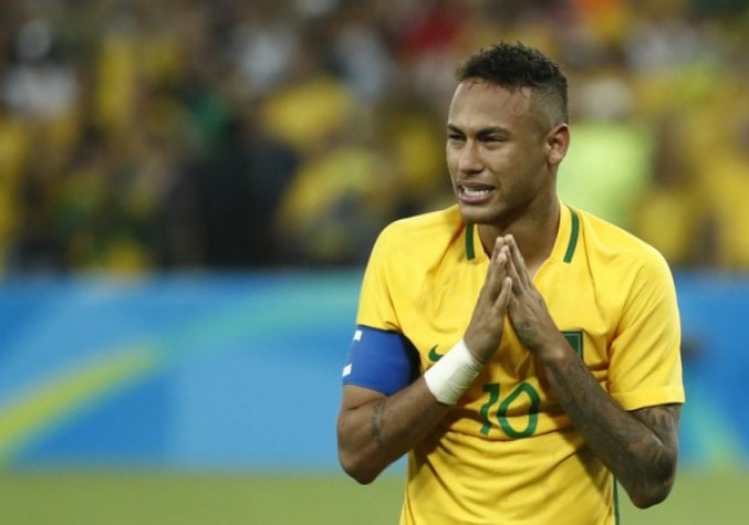 Com 102 partidas disputadas, Neymar é um dos brasileiros com duas medalhas olímpicas.  O atacante fez parte da equipe segunda colocada em Londres 2012 e campeã inédita nos Jogos do Rio de Janeiro, em 2016.  O jogador bateu o pênalti decisivo nas Olímpiadas do Rio de Janeiro e ainda busca um título mundial.