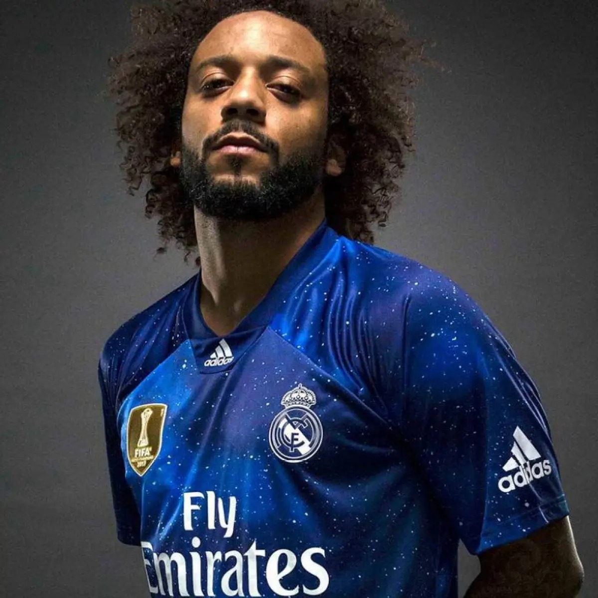 O Real Madrid também ganhou camisa especial da EA Sports. Desta vez, uma camisa com estrelas no espaço remetia ao apelido da equipe: 'Galácticos'. 