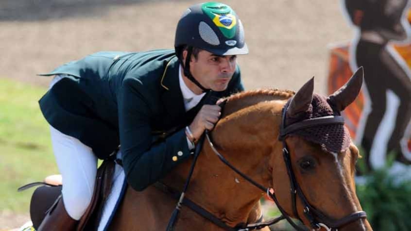 A equipe brasileira de hipismo vai disputar, às 7h, a final masculina de saltos.