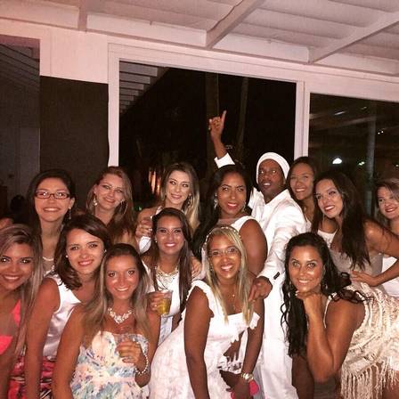 O Bruxo manteve a tradição de festas e, no Revéillon de 2014 para 2015, publicou uma foto com seu "harém", acompanhado de 13 mulheres, que repercutiu mundo afora. Aliás, nas festas, ele já foi flagrado alterado em algumas ocasiões.