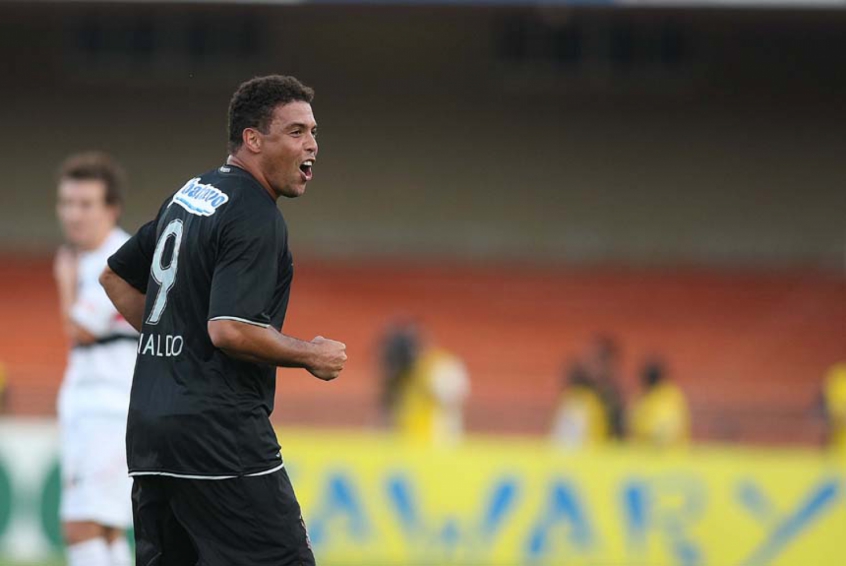 Em 2009, o Corinthians sacramentou uma parceria pontual com o Banco PanAmericano para a disputa das finais do Paulista, quando sagra-se campeão. O contrato é estendido até o ano seguinte, com a chegada de Roberto Carlos, Tcheco, Danilo, Ralf e outros jogadores. No entanto, a equipe deixa a desejar naquela temporada e o patrocínio não é renovado. Em 2013, já rebatizado como Banco PAN, patrocina pontualmente o alvinegro na final do estadual contra o Santos.