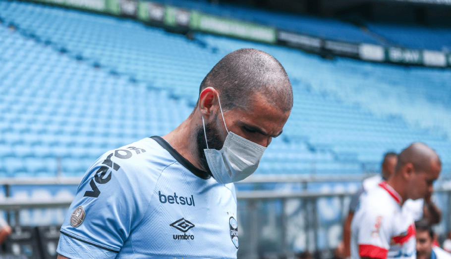 VANDERLEI- Grêmio (C$ 7,79) O Imortal atravessa um momento melhor do que o Inter e não sofre gol do Colorado desde julho de 2019. Com isso, o arqueiro do Tricolor Gaúcho torna-se uma grande opção para a rodada.