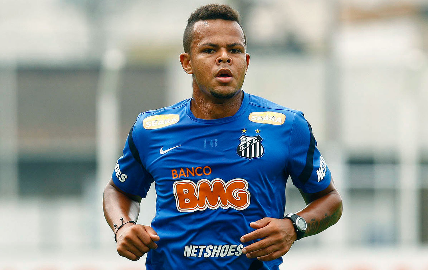 O atacante Bill, que já jogou no Botafogo e no Corinthians, chegou a ter prisão decretada em 2015 por falta de pagamento de prisão alimentícia à ex-mulher.