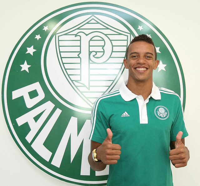O lateral-esquerdo William Matheus atuou só o primeiro semestre de 2014 no Palmeiras. Depois, jogou por Toulouse, da França, Fluminense e Guarani e, agora, está no Coritiba.