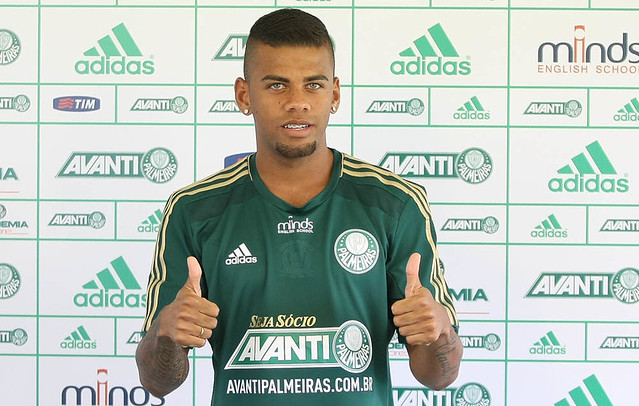 Formado no Santos, o lateral-esquerdo Paulo Henrique chegou em 2014, chamando atenção por ser sósia de Daniel Alves. Em três meses no clube, nem jogou. Rodou por times de Brasil, Portugal e Bulgária e, desde 2018, está no Juventus.
