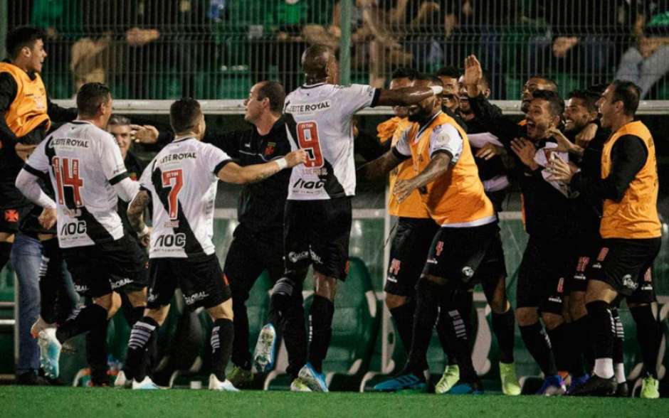 Onde assistir Chapecoense x Vasco na TV: Sportv e Premiere