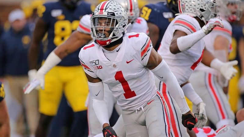 - Draft 3 - Detroit Lions: Jeffrey Okudah (CB, Ohio State) - Não há muita certeza sobre quem será o Top3,  mas os especialistas apontam que o Lions deve buscar melhorar a linha de defesa e o cornerback Okudah, uma das feras da defesa de Ohio ao lado de Chase Young, é a melhor opção.