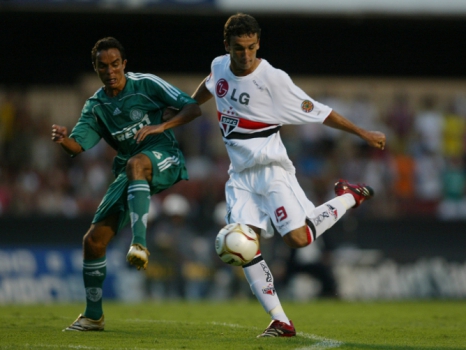 2006 - São Paulo 4 x 2 Palmeiras - Pelo Paulistão, o Tricolor que acabara de ser campeão mundial jogou água no chope do Palmeiras de Emerson Leão, até então invicto em 2006: gols de Danilo, Alex Dias, Thiago Ribeiro e Mineiro.