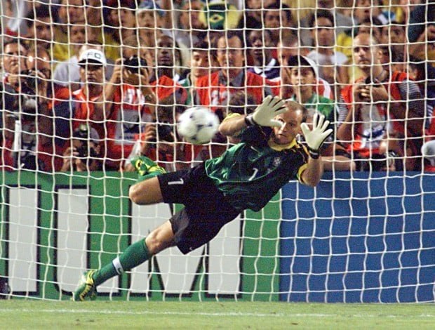 Em 98, no jogo Brasil e Holanda pela Copa, após o 1 a 1 no tempo normal, o jogo foi para os pênaltis. Aí brilhou a estrela de Taffarel contra Cocu, levando Galvão à loucura.
