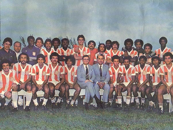 O contraventor Castor de Andrade foi presidente de honra e financiador do Bangu Atlético Clube, sendo o grande responsável pela conquista do título de Campeão Carioca de 1966 e pelo vice-campeonato Brasileiro de 1985. Um Castor se tornou mascote do Bangu, sendo uma grande alusão ao seu ex-presidente de honra.