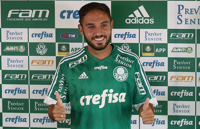 Contratado em 2016, depois de se destacar no Sport, o meia Régis pouco jogou. Depois, defendeu o Bahia, foi para a Arábia Saudita, passou sem destaque recentemente pelo Corinthians e, agora, está no Cruzeiro.