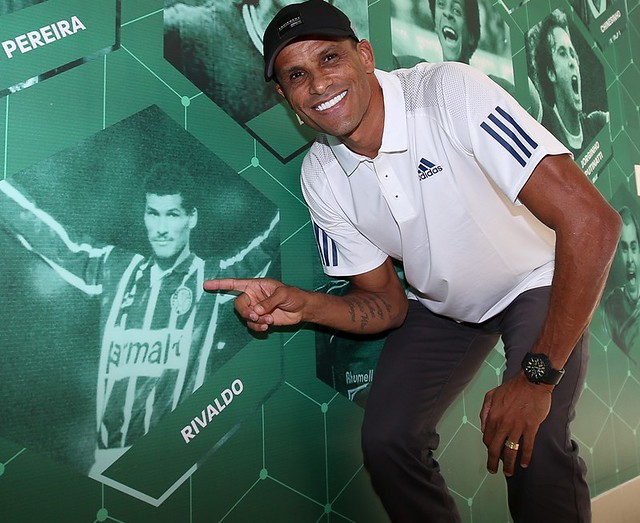 Fundamental no penta em 2002 e eleito o melhor do mundo em 1999, Rivaldo ganhou homenagem do Palmeiras por seu 48º aniversário no domingo. E o LANCE! prova como a passagem do craque pelo Verdão, entre 1994 e 1996, mudou sua carreira.