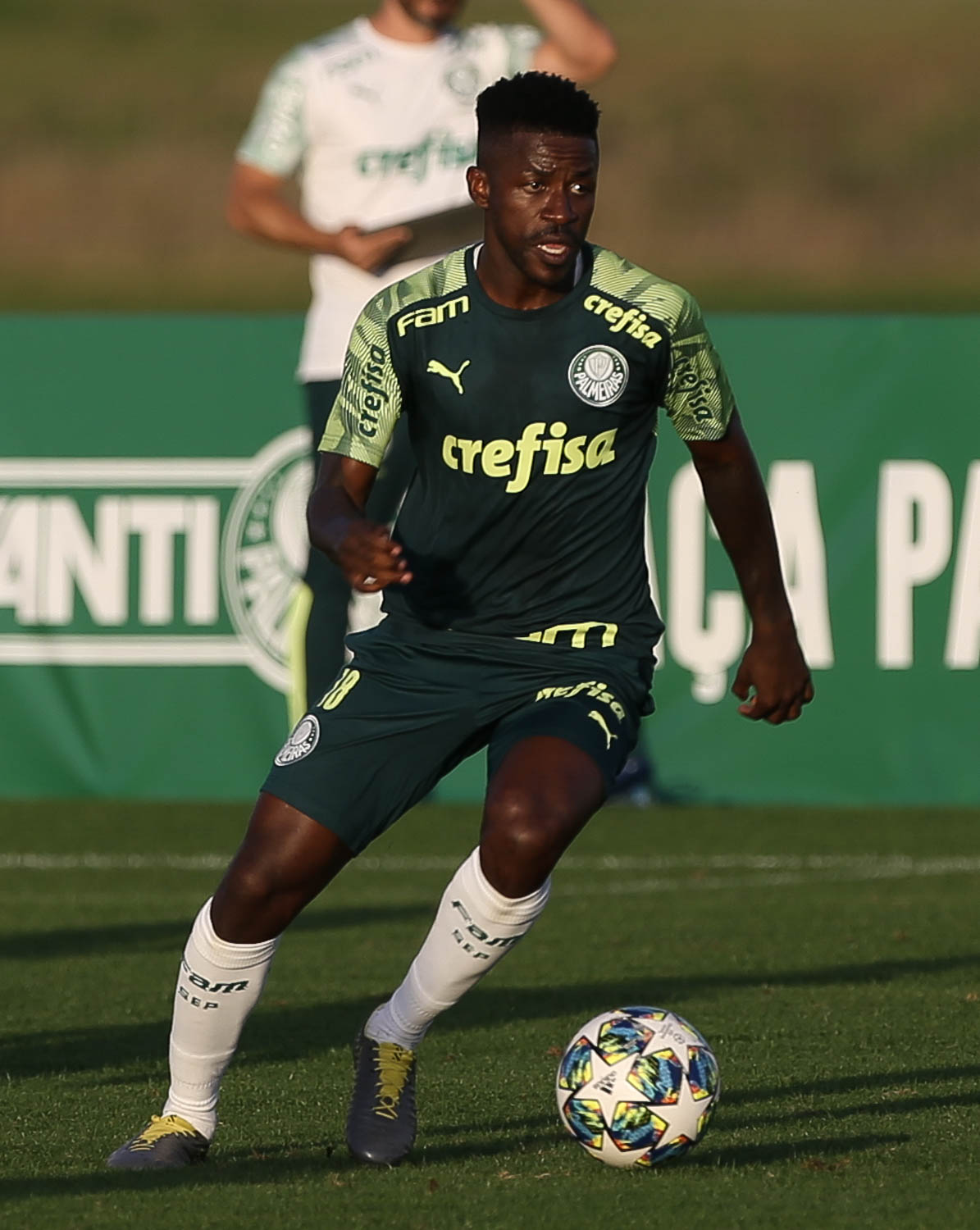 Contratado no ano passado, Ramires tem vínculo com o Palmeiras até 30 de junho de 2023.