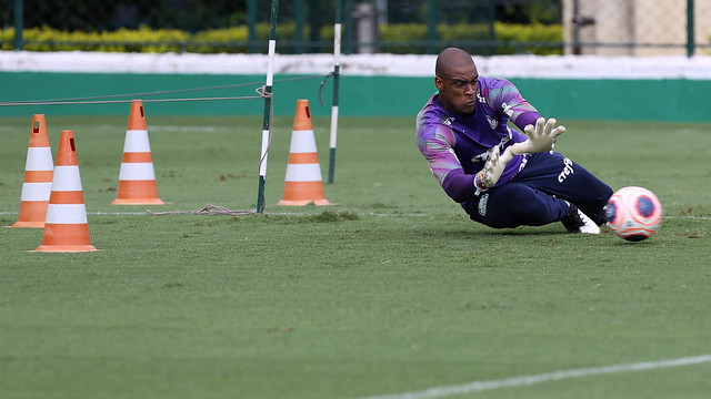 DESFALQUE - Jailson: Titular nos últimos dois jogos, goleiro está em isolamento por conta da Covid-19.