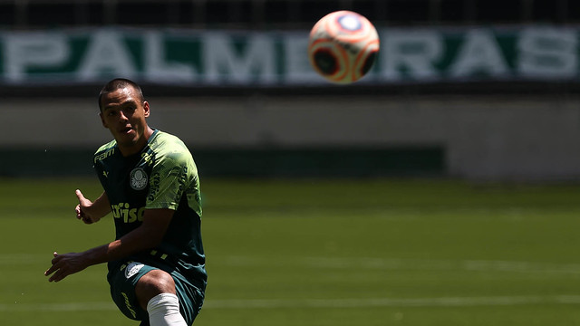 16 de março: Gabriel Menino renovou com o Palmeiras. Em sua primeira temporada no profissional, o volante de 19 anos recebeu aumento e assinou até o fim de 2024.